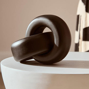 Black Small Knot Cato