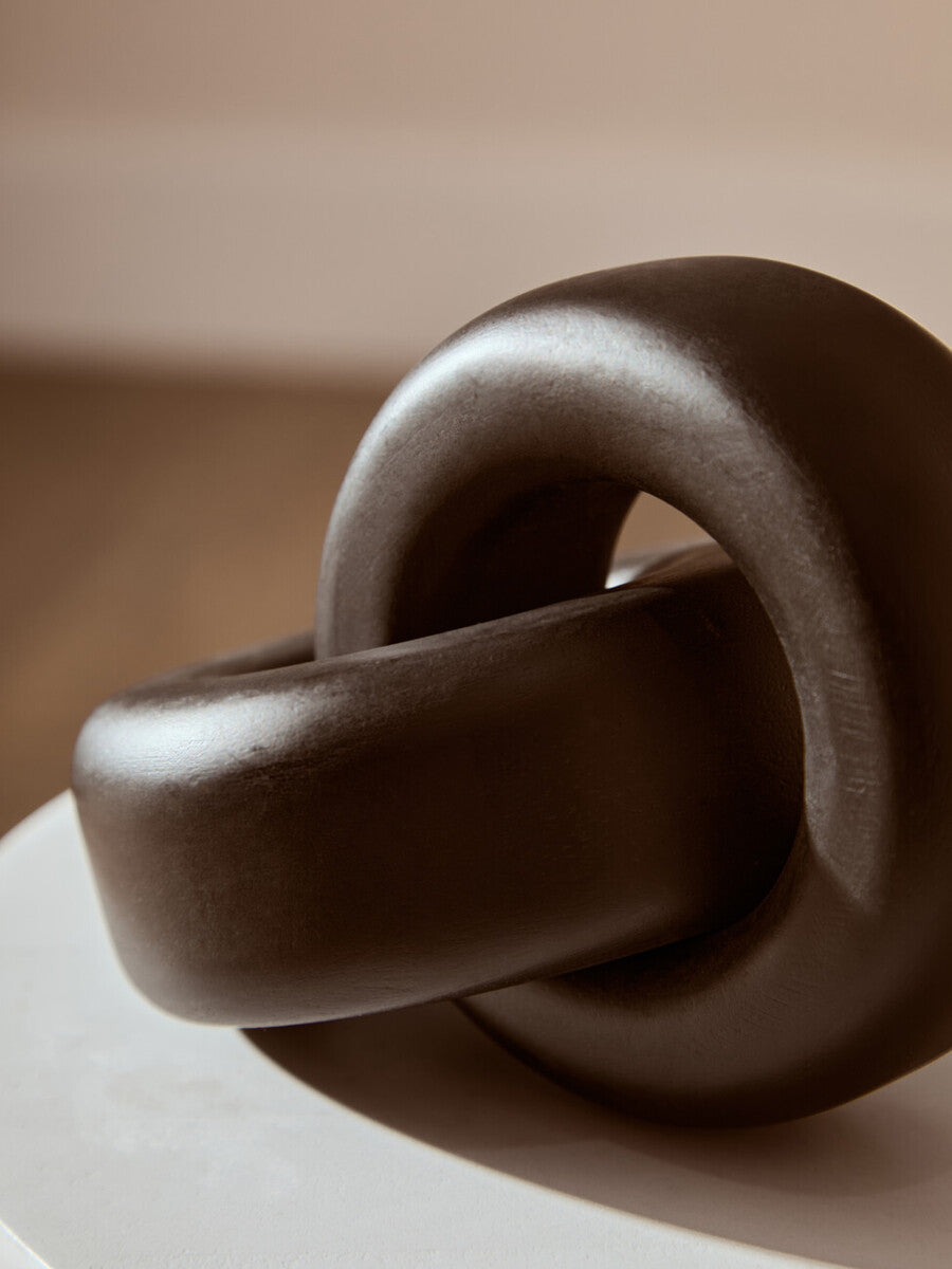 Black Small Knot Cato
