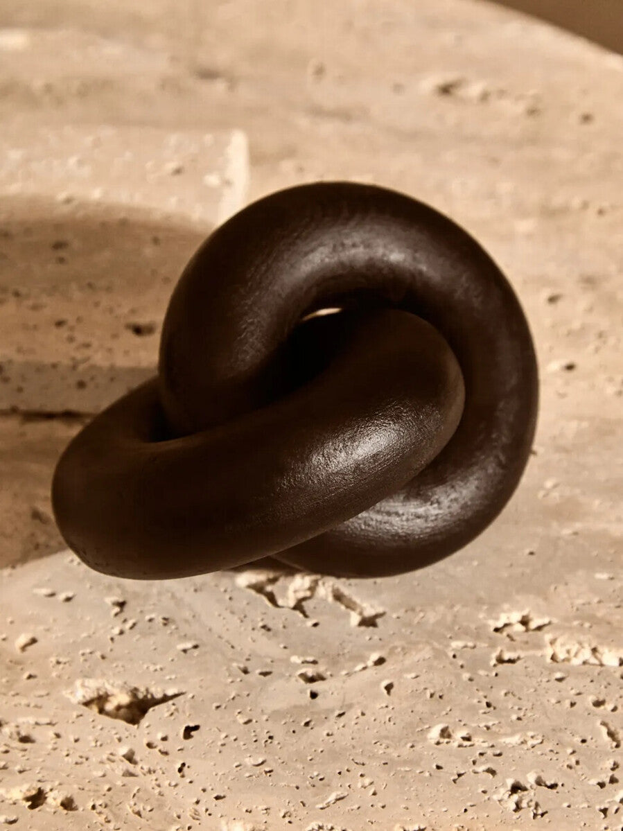 Black Small Knot Cato