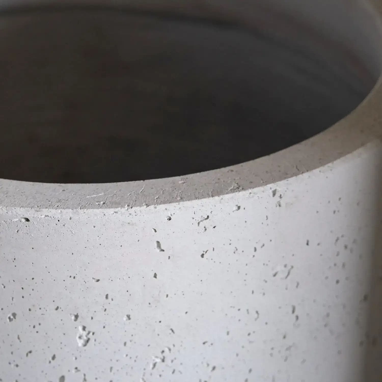 Aurella | White Mist – 20cm Medium Concrete Cylinder Planter – 4L Round Plant Pot