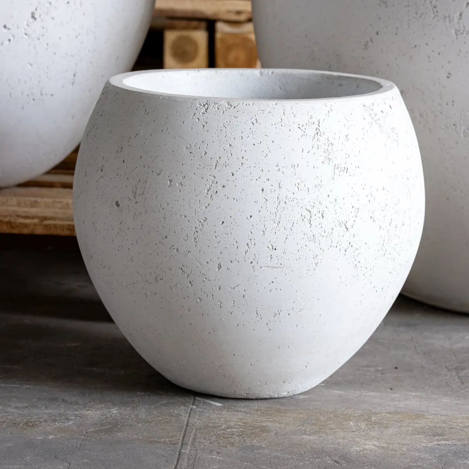 Orbello | White Mist –  22cm Concrete Sphere Planter – 3L Round Plant Pot