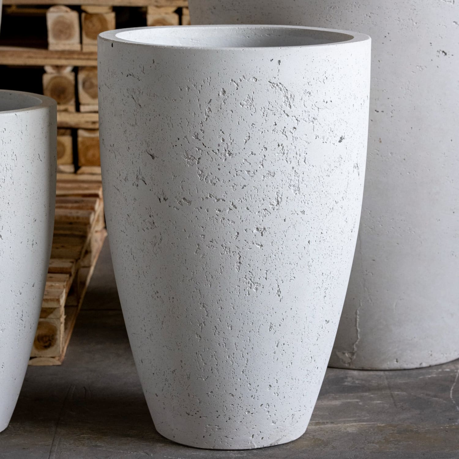 Vessara | White Mist – 75cm Extra Large Tall Concrete Vase Planter – 61L Indoor & Outdoor Decorative Plant Pot
